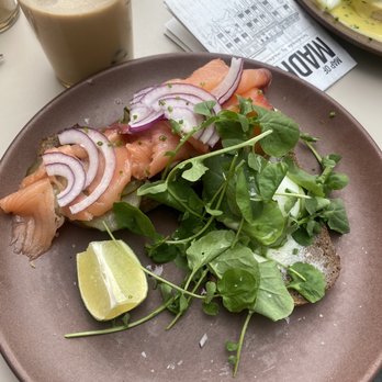 Federal Café - Smoked salmon bruschetta - Breakfast & Brunch Near Me - Madrid, M Federal Café - Smoked salmon bruschetta - Breakfast & Brunch Near Me - Madrid, M