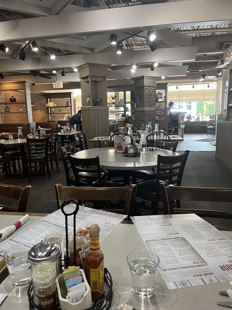 Egg Harbor Café