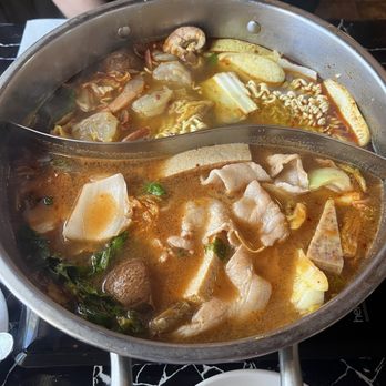 Zu Hot Pot - Korean Kimchi Soup Mussels Raw Egg, Pork Belly Mixed Vegetable Plate,Udon/instant Noodles Shrimps, Thai Style Curry Soup - Hot Pot Near Me - Albuquerque, New Mexico