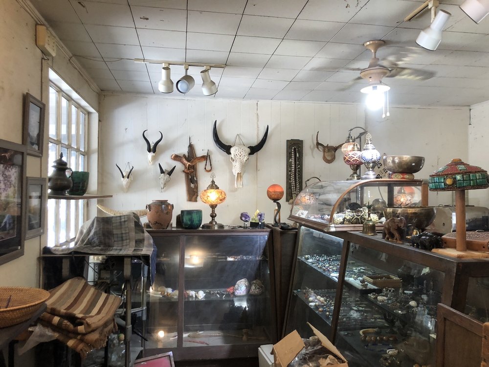 Smiths Scrimshaw Knives & Silversmithing, Gatlinburg Roadtrippers