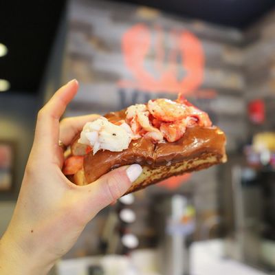 Mason's Famous Lobster Rolls by null