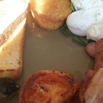 Biscocho Cafe - Big Breakfast excl sausage and with extra egg - Cafes Near Me - Auckland, AUK