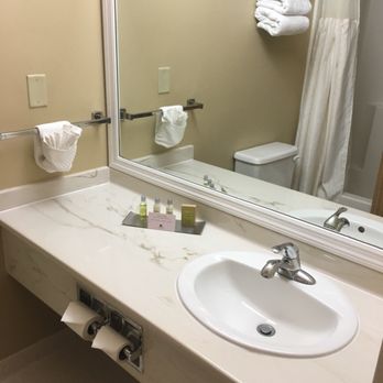 DoubleTree by Hilton Hotel Bloomington - Bathroom Sink - Hotels Near Me - Bloomington, Illinois DoubleTree by Hilton Hotel Bloomington - Bathroom Sink - Hotels Near Me - Bloomington, Illinois