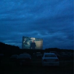 Bourbon Drive In Theatre - Getting dark. Time for previews.