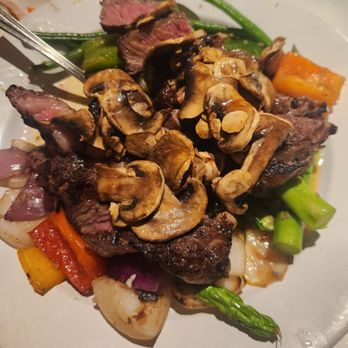 Thanh Thanh - Steak with assorted fresh veggies - Vietnamese Near Me - Arlington, Texas