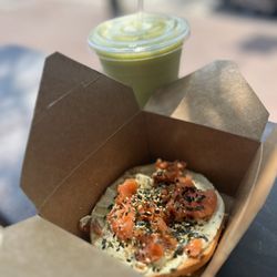 Town Center Cold Pressed - Ghent - Smuices: energy rejuvenator and half Lox bagel