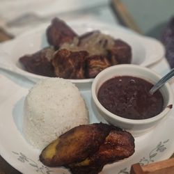 El Ambia Cubano - Fried Pork with white rice beans and sweet plantains