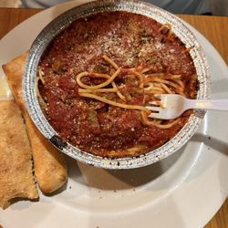 La Roma Pizza - Spaghetti with meat sauce