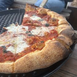 Lot 46 Music Bar - Margarita pizza