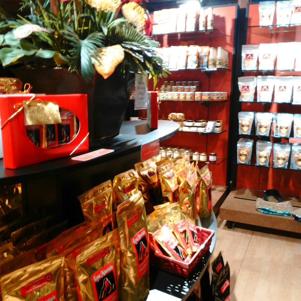 Kona Mountain Coffee - Coffee and Mac nuts display - Coffee & Tea Near Me - Honolulu, Hawaii