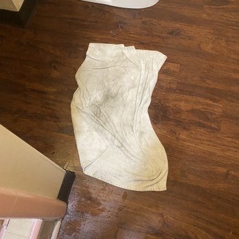 Sierra Lodge - Dirty towels that was hanging up - Hotels Near Me - Three Rivers, California Sierra Lodge - Dirty towels that was hanging up - Hotels Near Me - Three Rivers, California