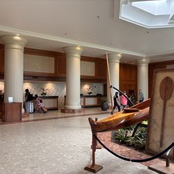 The Royal Sonesta Kaua'i Resort Lihue - Main check-in area (always manned)