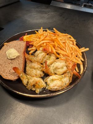 Captain Scurvy's & Black Dragon Den by null