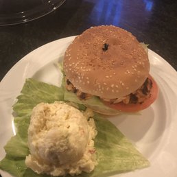 Blackened chicken sandwich with potato salad Blackened chicken sandwich with potato salad