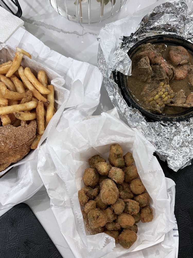 Food from Ray's Chicken & Fish