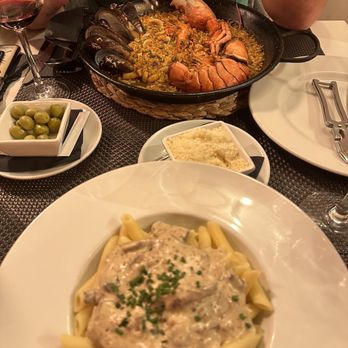 Villa Caprice - Lobster paella and Funghi penne - Pizza Near Me - Barcelona, B