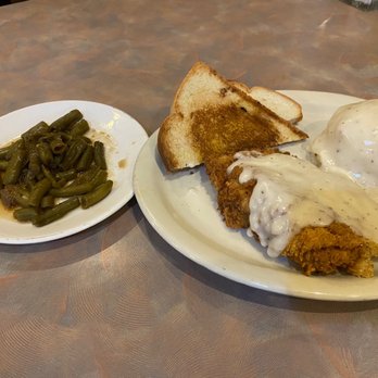 Hungry Tiger - Chicken Fried Chicken with Mashed potatoes and green beans - Breakfast & Brunch Near Me - Hallsville, Missouri