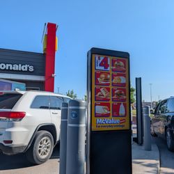 McDonald's - Drive-thru lanes