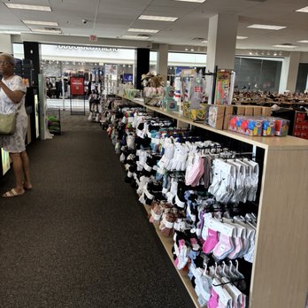 Off Broadway Shoe Warehouse - Shoe Stores Near Me - Kansas City, Missouri