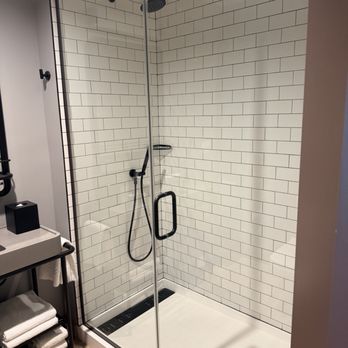 Moxy Charlotte Downtown - Hotels Near Me - Charlotte, North Carolina