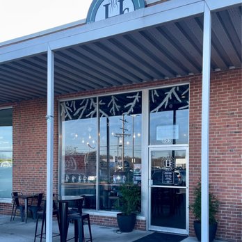 Hos Coffee - the outside of a coffee shop - Coffee & Tea Near Me - Madison, Indiana