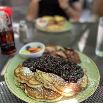The Blake House - Blueberry hot cakes - Pubs Near Me - Toronto, Ontario The Blake House - Blueberry hot cakes - Pubs Near Me - Toronto, Ontario