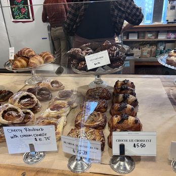 Bread & Roses Bakery - Bakeries Near Me - Yachats, Oregon