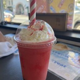 Strawberry Moment blended ice drink Strawberry Moment blended ice drink