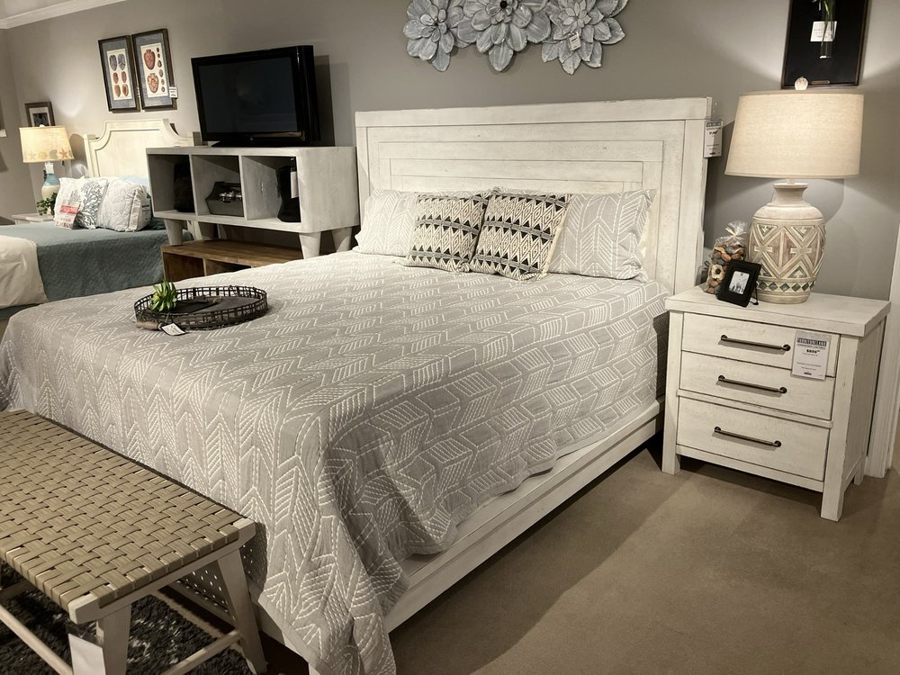 FURNITURELAND Updated October 2024 35 Photos & 10 Reviews 38529