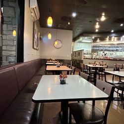 Leo's Country Kitchen - Dining room