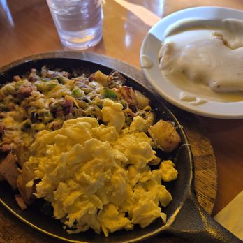 Griddlecakes - Garden skillet with biscuits & gravy - Breakfast & Brunch Near Me - Las Vegas, Nevada Griddlecakes - Garden skillet with biscuits & gravy - Breakfast & Brunch Near Me - Las Vegas, Nevada