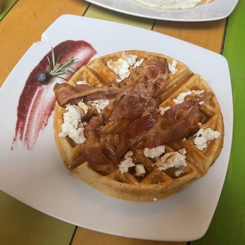 Dulce Romero - Goat cheese, bacon and maple syrup waffle - Bakeries Near Me - La Paz, BCS Dulce Romero - Goat cheese, bacon and maple syrup waffle - Bakeries Near Me - La Paz, BCS
