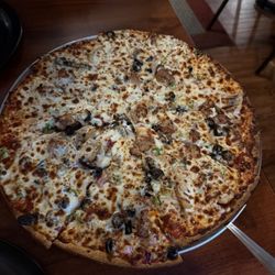 T-Moe's Pizza - Supreme pizza