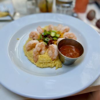 82 Queen - Shrimp and grits with bbq on the side - Southern Near Me - Charleston, South Carolina 82 Queen - Shrimp and grits with bbq on the side - Southern Near Me - Charleston, South Carolina
