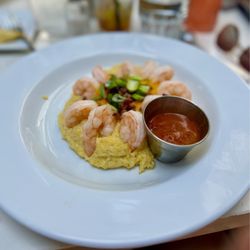 82 Queen - Shrimp and grits with bbq on the side