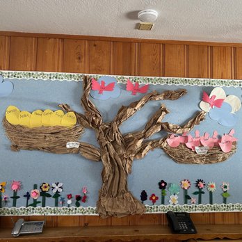 Childkind Preschool - Indoor group craft activity - Preschools Near Me - Santa Rosa, California Childkind Preschool - Indoor group craft activity - Preschools Near Me - Santa Rosa, California