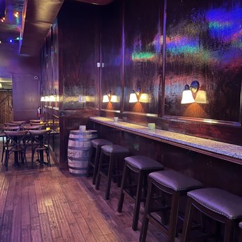 Belle Tavern - Wine Bars Near Me - Memphis, Tennessee