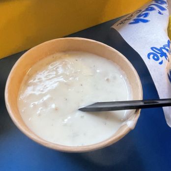 Splash Cafe - Bowl of Clam Chowder - American Near Me - Pismo Beach, California