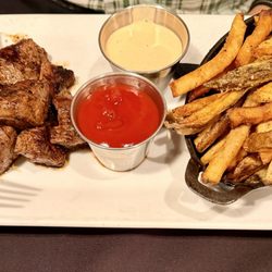 Bellini's Ristorante & Bar - Filet Beef Tips and Fries