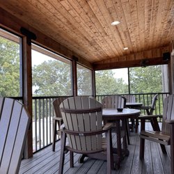 Beer Belly’s Bar & Grill - This was a nice screened in patio that allows pets. This is so great when we travel and looking for pet friendly restaurants.