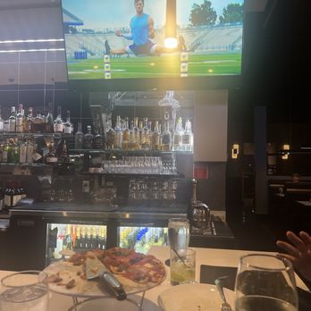 Lunas Pizza Bar & Grill - Pizza Near Me - Indio, California