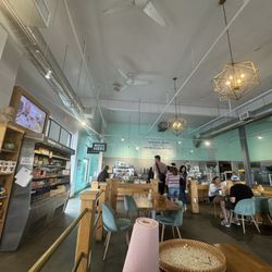 Organic Krush Kitchen & Eatery - Inside