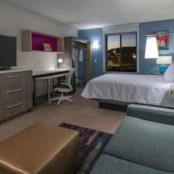 Home2 Suites by Hilton Kingman - Guest room