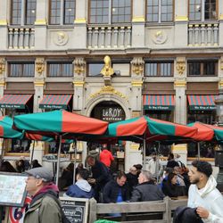 Le Roy d'Espagne - The outside of the restaurant on the main square