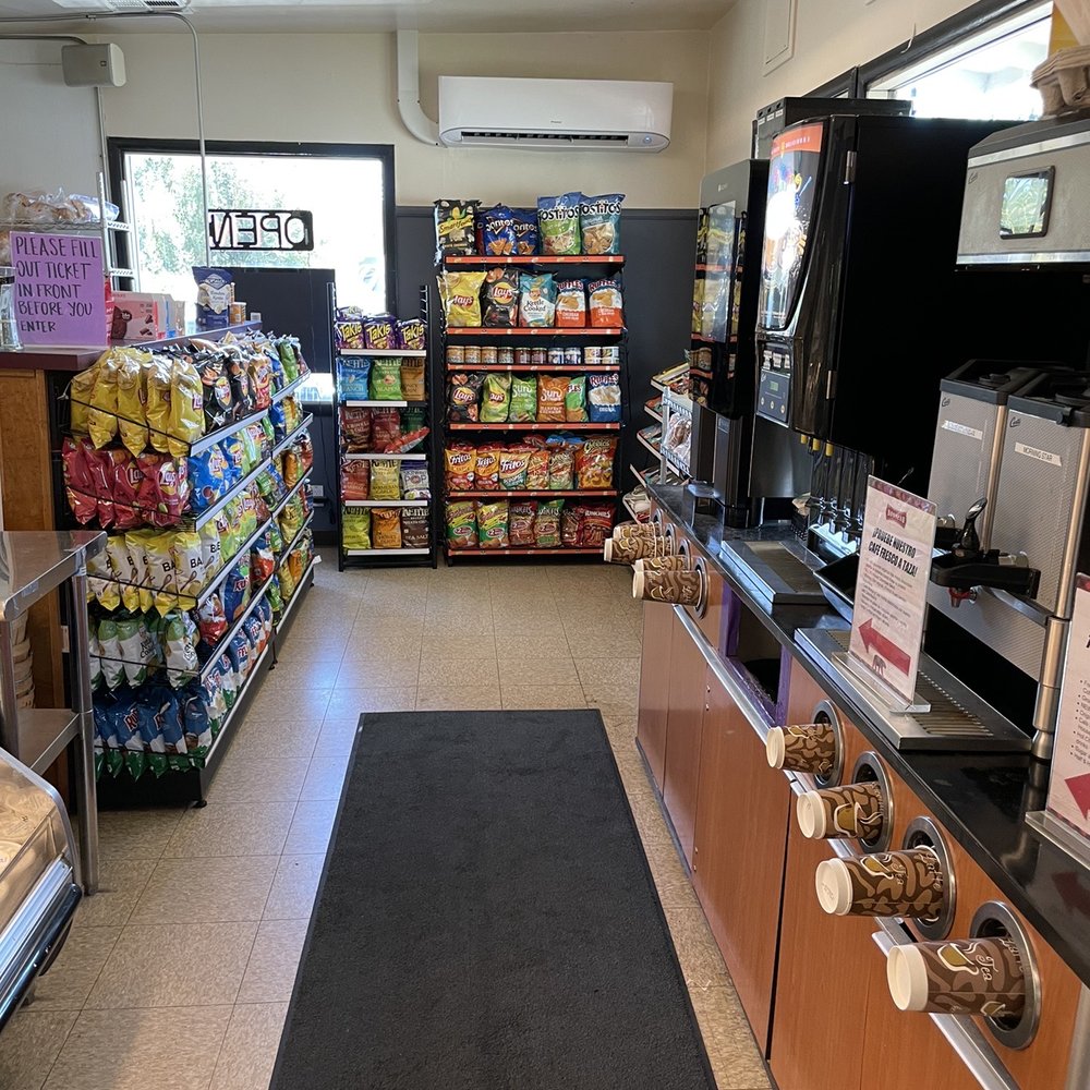 Bonneau - Chips, fountain soda, coffee. Not pictured: many fridges full of canned and bottled beverages! - Delis Near Me - Sonoma, California Bonneau - Chips, fountain soda, coffee. Not pictured: many fridges full of canned and bottled beverages! - Delis Near Me - Sonoma, California