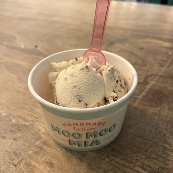 Moo Moo Mia - Almond chocolate croissant - Ice Cream & Frozen Yogurt Near Me - Monrovia, California