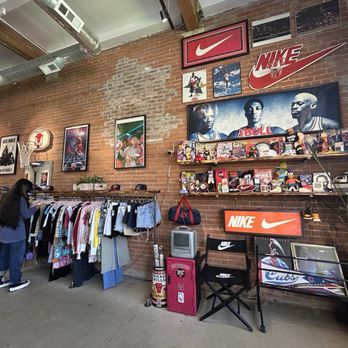 Undisputed Vintage - Used, Vintage & Consignment Near Me - Aurora, Illinois