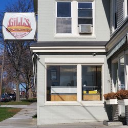 Gill's Delicatessen - Outside the Gills Rutland Vt