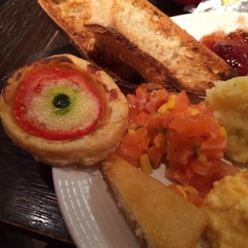 Aux Saveurs du Marché - Leur pain grille et leur feuilleté tomate mozzarelle pistou - French Near Me - Paris, 75 Aux Saveurs du Marché - Leur pain grille et leur feuilleté tomate mozzarelle pistou - French Near Me - Paris, 75