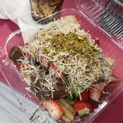 La Mixoacana - Churros with Strawberries and Dubai Chocolate